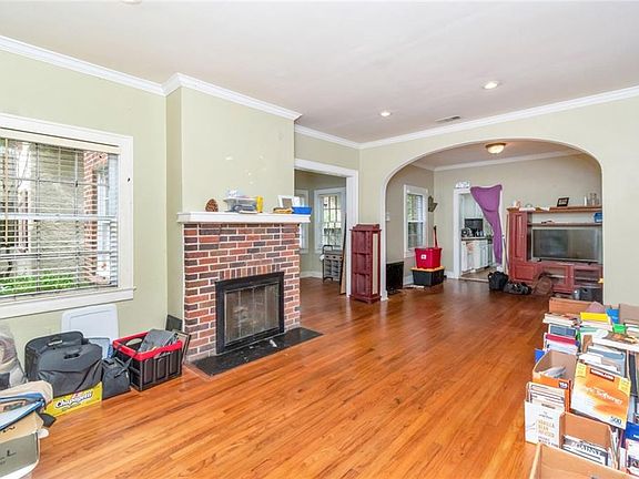 2nd image of 142 Florence Pl