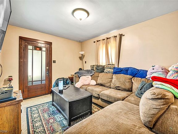3rd image of 4650 Dale St