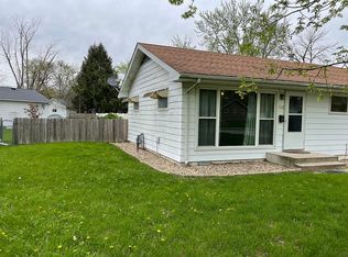 703 Longview Rd, Monticello, IL 61856