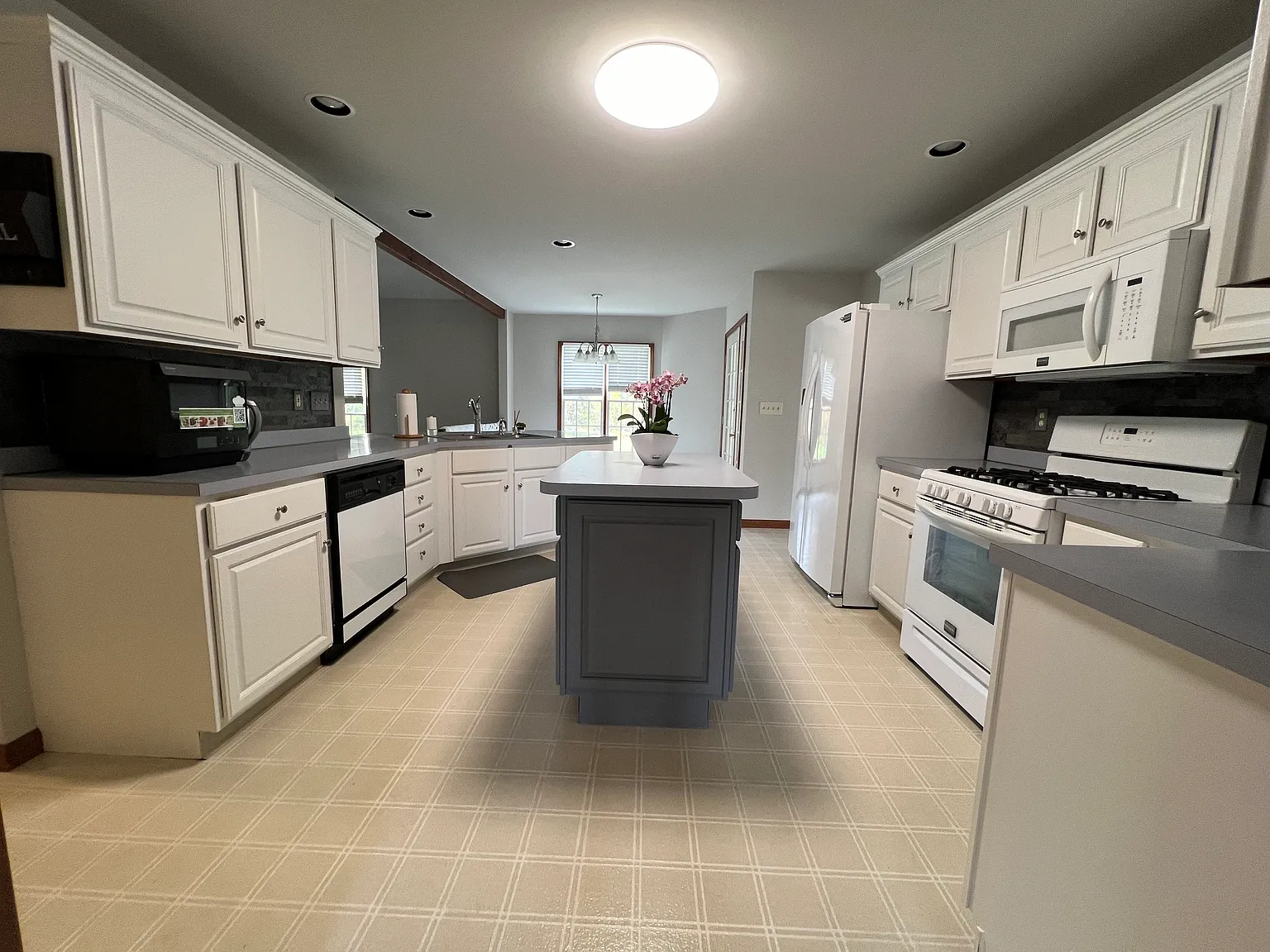 4 bed, 3254 sqft, $3,500 — Photo 4
