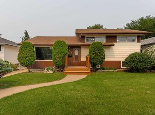 9012 Meadowlark Rd NW, Edmonton, AB T5R5W8