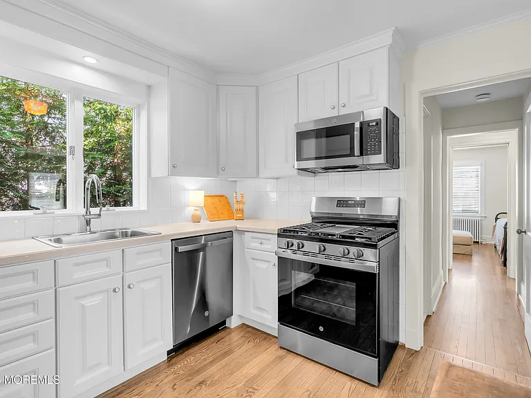 206 Monroe Ave — Photo 12