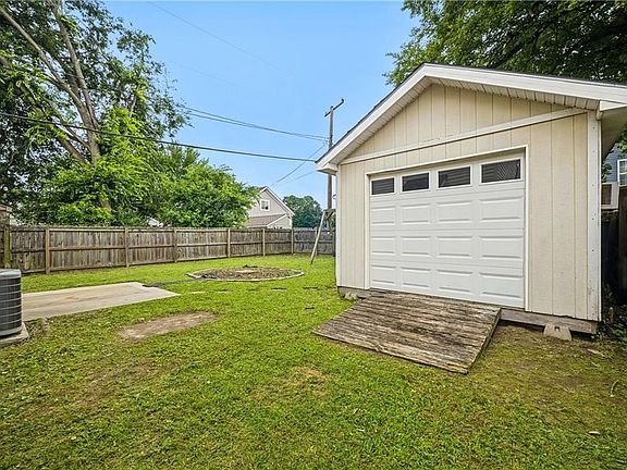 4th image of 4009 1st St
