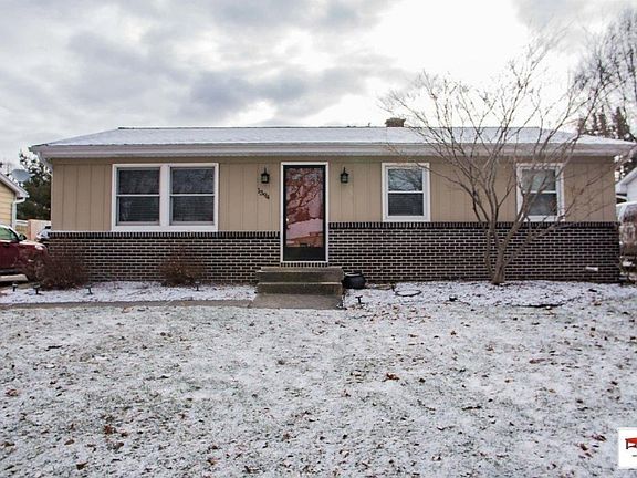 2nd image of 1394 Clovercrest Ave NW