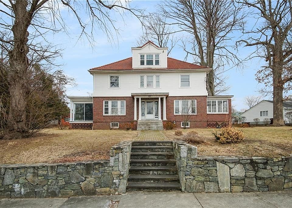 137 Oakley Rd, Woonsocket, RI 02895 Zillow