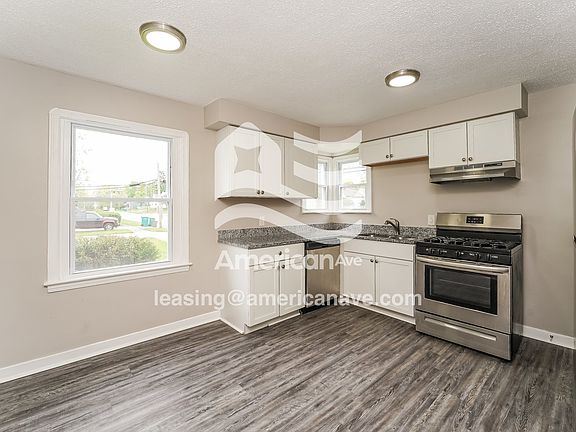 677448_003_kitchen_4.jpg