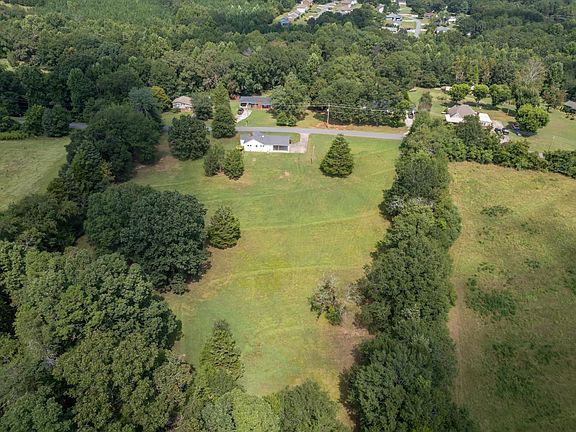 2nd image of 380 Valleyview Dr