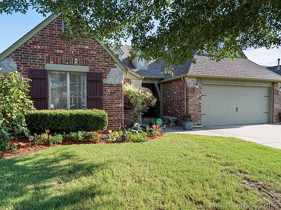 2nd image of 14939 Courtney Ln