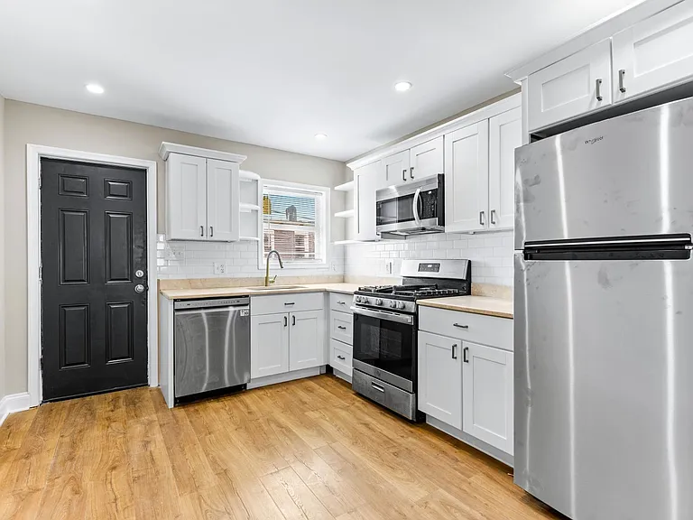 233 N Rose St — Photo 11
