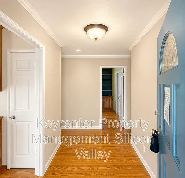 1114 Lynn Way — Photo 2