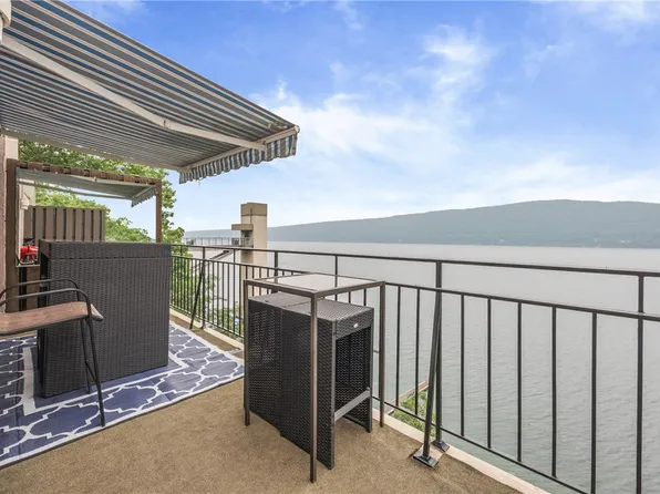 11 Cliffside Dr, Canandaigua, NY 14424