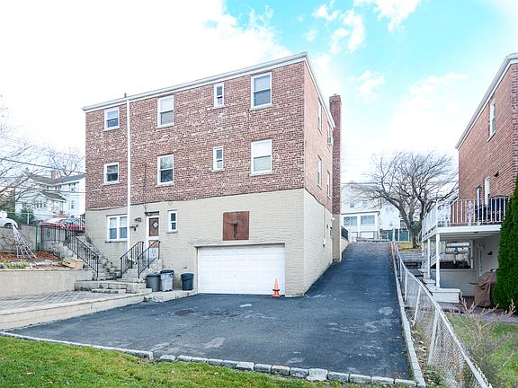 2nd image of 581 Park Ave