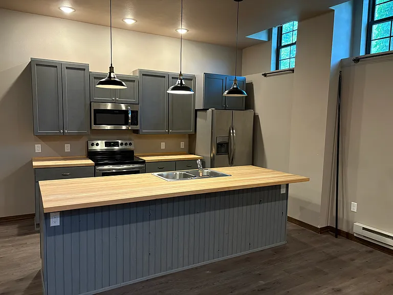 710 11th St E #4 — Photo 7