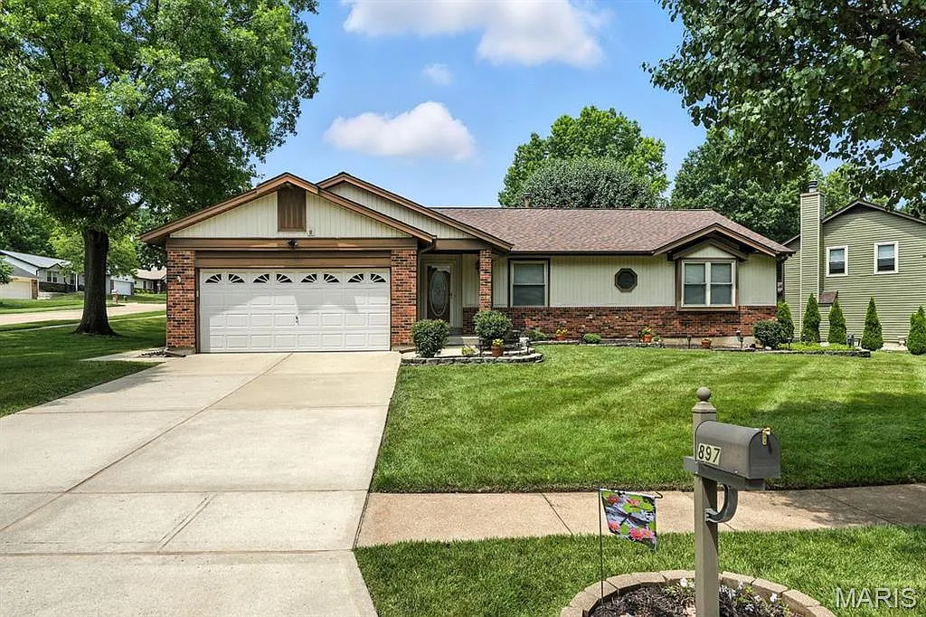 897 San Sebastian Dr photo 1