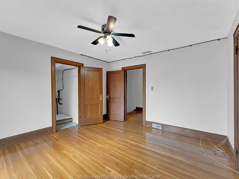 1451 Ouellette Ave #UPPER — Photo 15