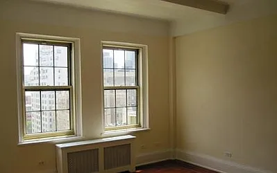 Rented by Siderow Residential Group