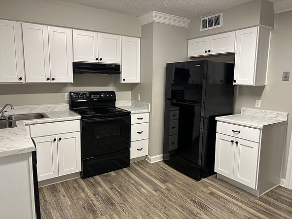 2nd image of 2811 Langley Ave APT 205