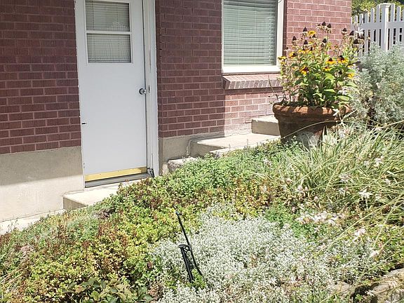 2nd image of 1118 E Hillview Dr #1/2