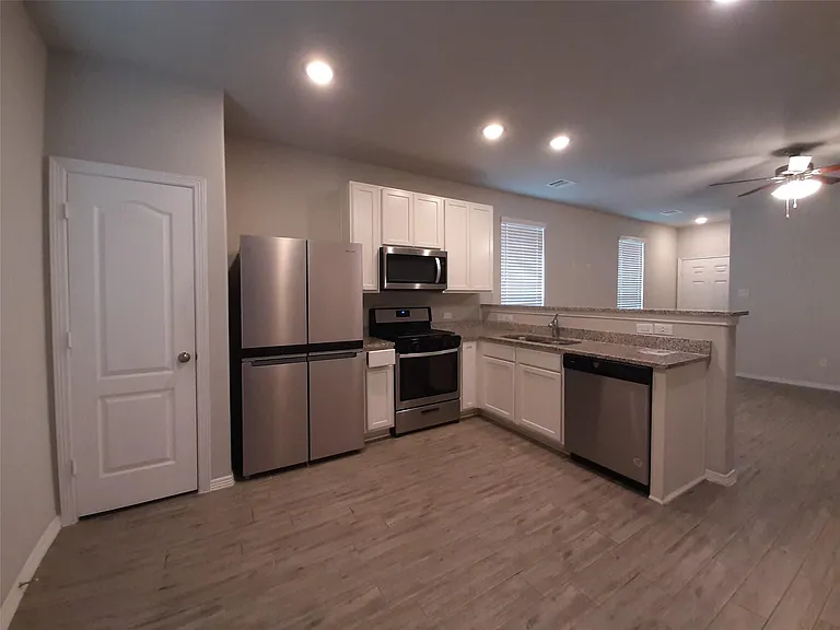 911 Cobalt Crest Ln — Photo 3