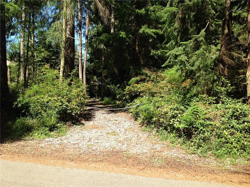 Lakeside Dr photo 1