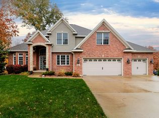 1 Timbers Ct, Bloomington, IL 61701