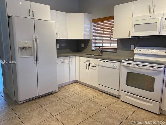 4th image of 752 NW 173rd Ter
