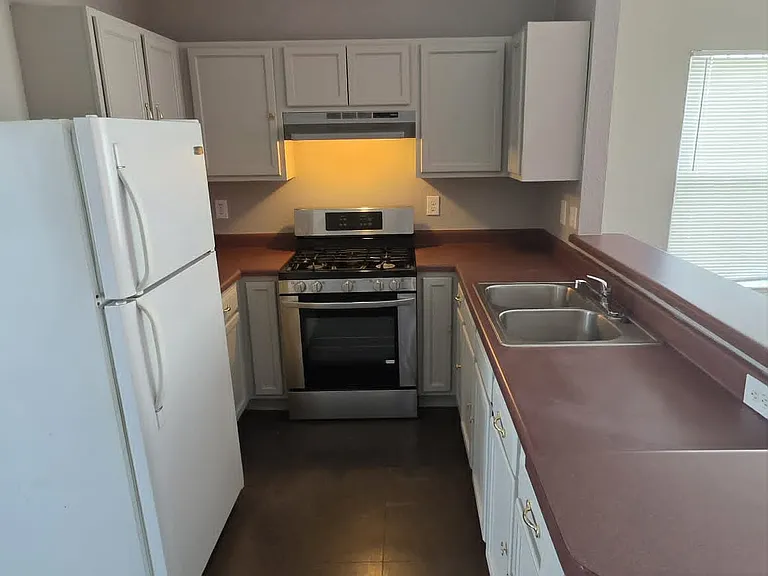 602 Chihuahua St — Photo 4