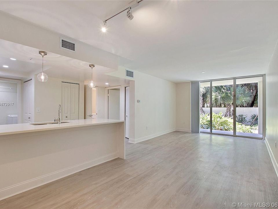 1st image of 3601 NE 207th St #4106
