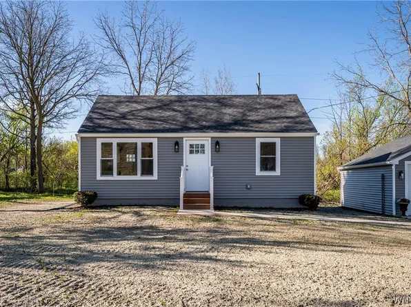 11497 Clarence Center Rd, Akron, NY 14001