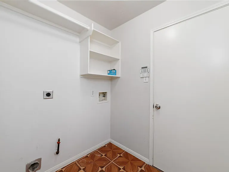 8207 Aliso Canyon Ln — Photo 24