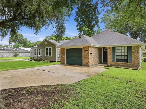 2141 4th St, Port Neches, TX 77651