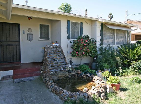 2nd image of 833 Camellia St
