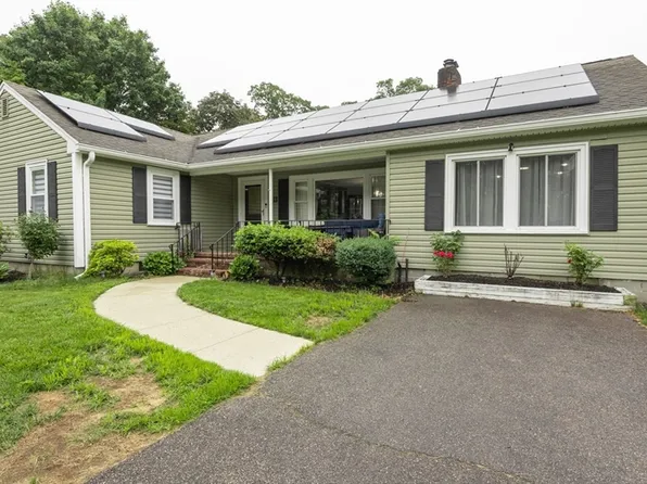 109 Circle Dr, Wrentham, MA 02093