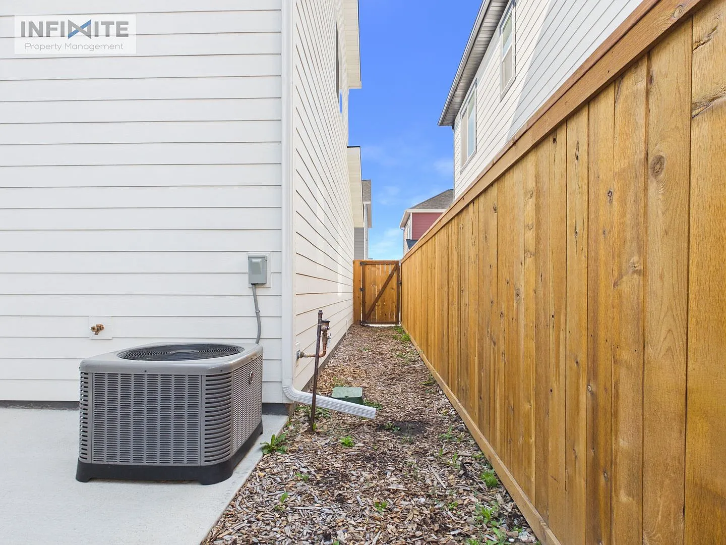 3 Bedroom with Air Conditioning — Photo 4
