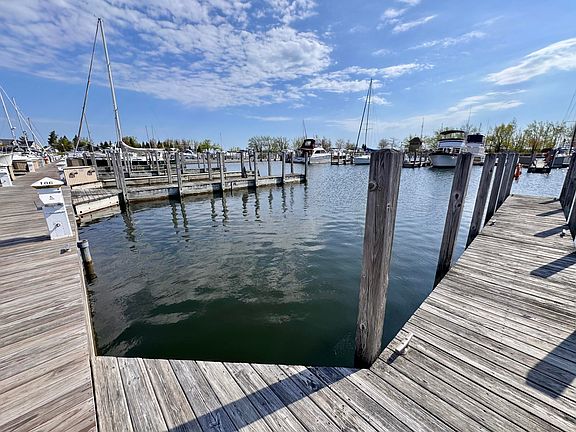 4th image of 186 Boat Club Dr