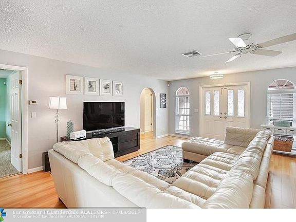 5th image of 10835 NW 37th Ct