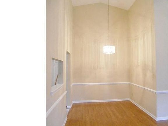 5th image of 100 Durham Ct