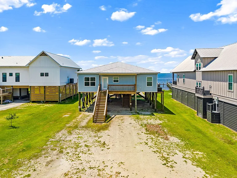 486 Beatrice Point Rd — Photo 2