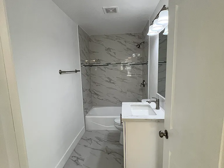 1916 Woden St #1916 — Photo 9
