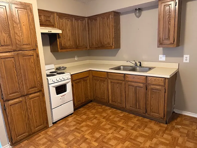 1605 Oak Cir #A — Photo 10
