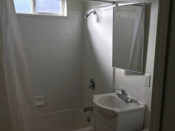 5th image of 2118 Montair Ave #2116