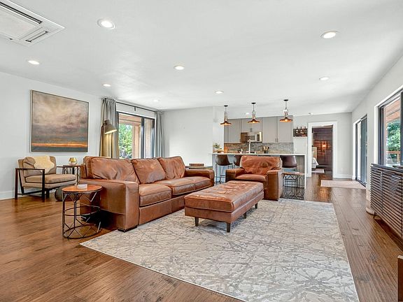4th image of 32 Mountain Lake Way