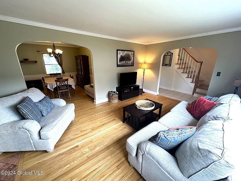 4th image of 18 Home Avenue