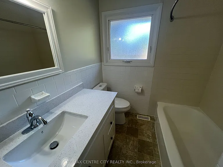 74 Brentwood Cres — Photo 19