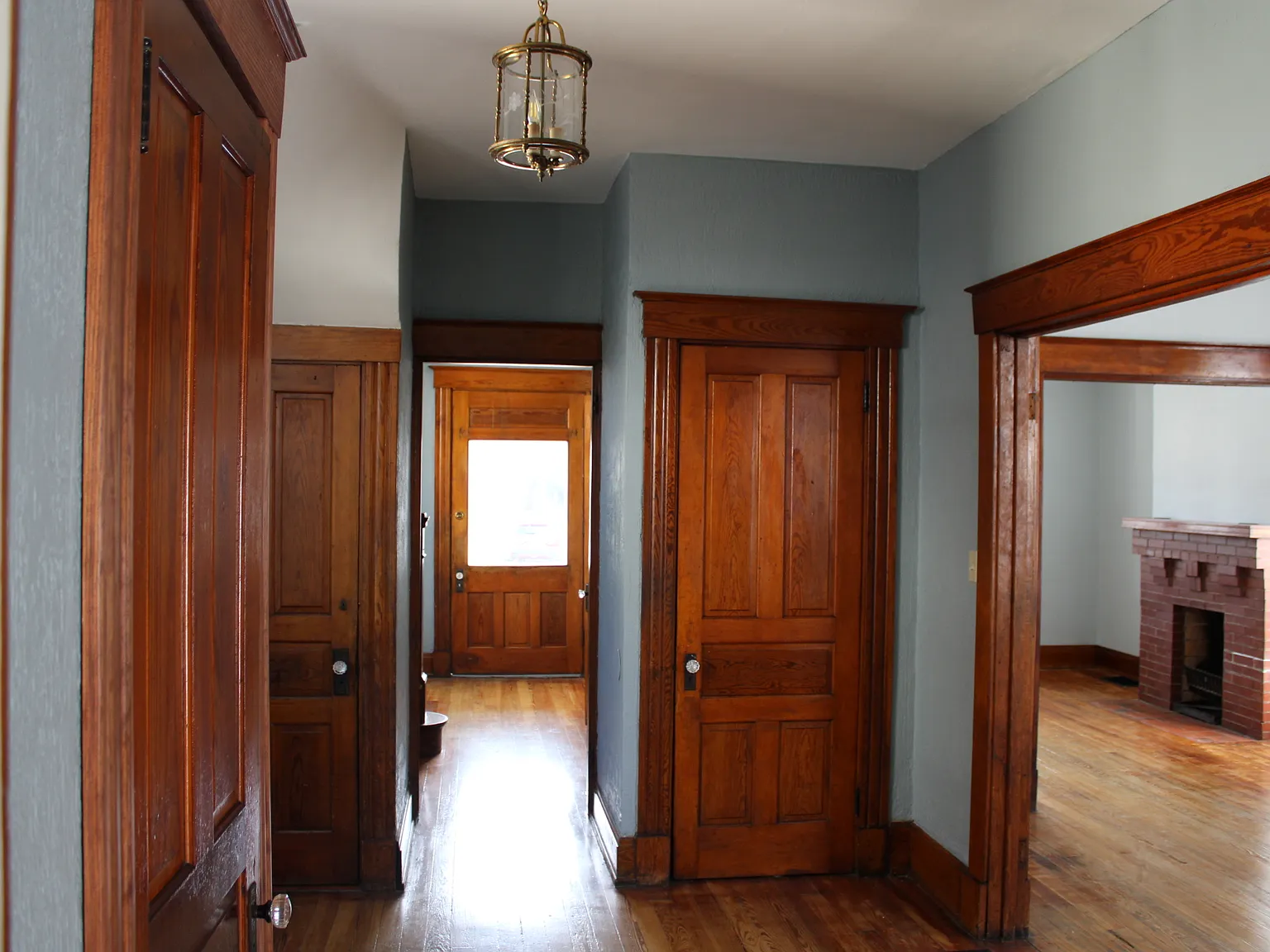 5 bed, 1.5 bath, 2200 sqft, $2,400 — Photo 4