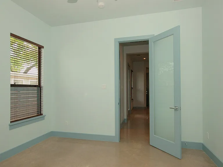 306 Franklin Blvd — Photo 10