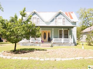 304 S Hackberry St, Moulton, TX 77975