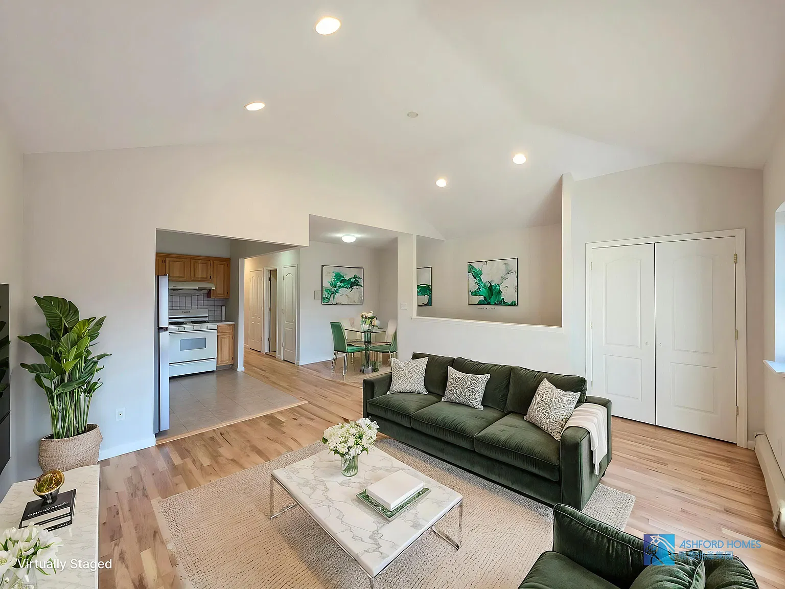 3 bed, 1050 sqft, $3,300 — Photo 3