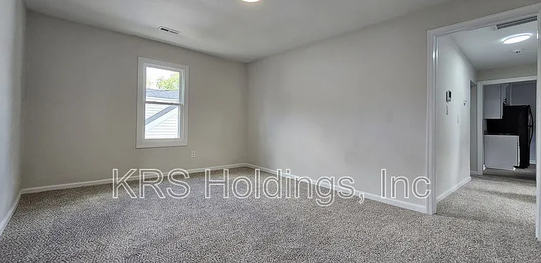 308 Saint James Ave #B — Photo 9