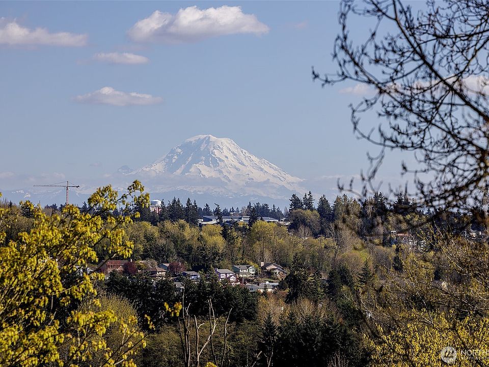1st image of 20910 9th Avenue S